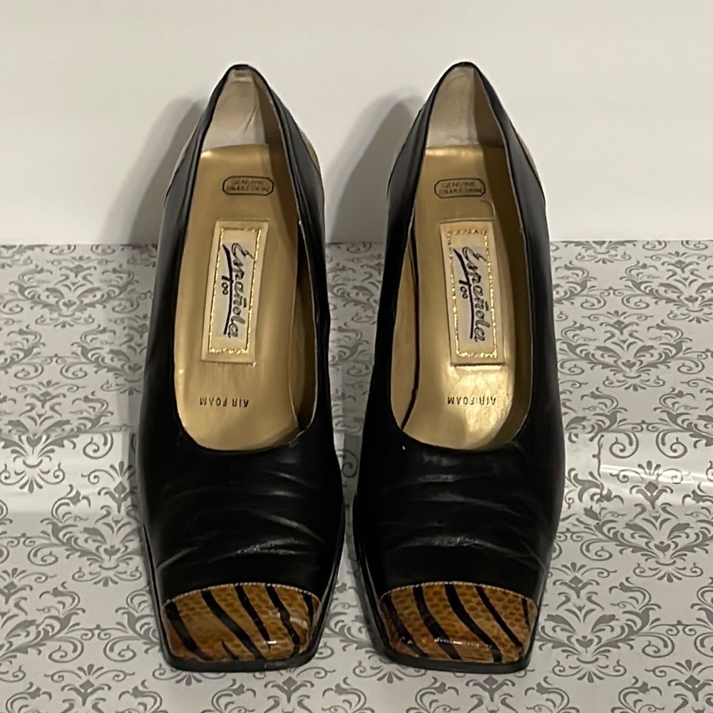 Espańola, block heel shoes.